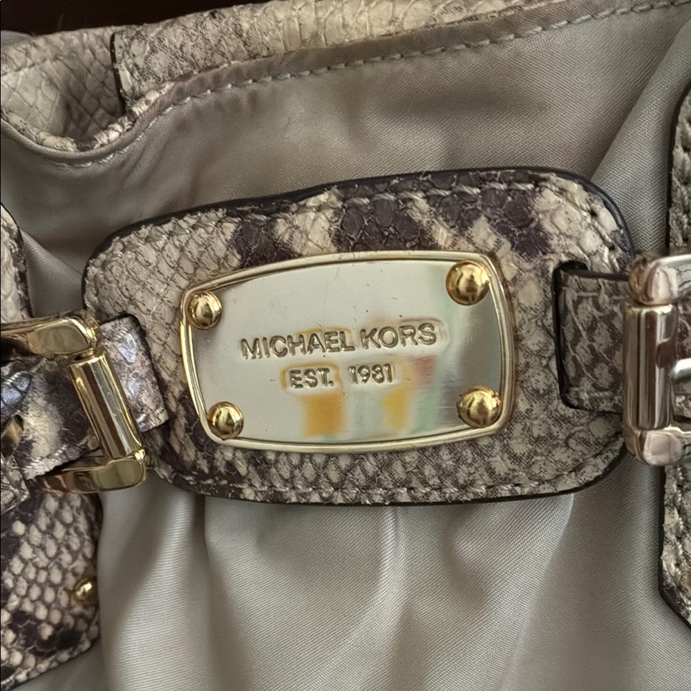 Michael Kors Tan and Brown Shoulder Bag with Slouchy Silhouette - Picture 3 of 12